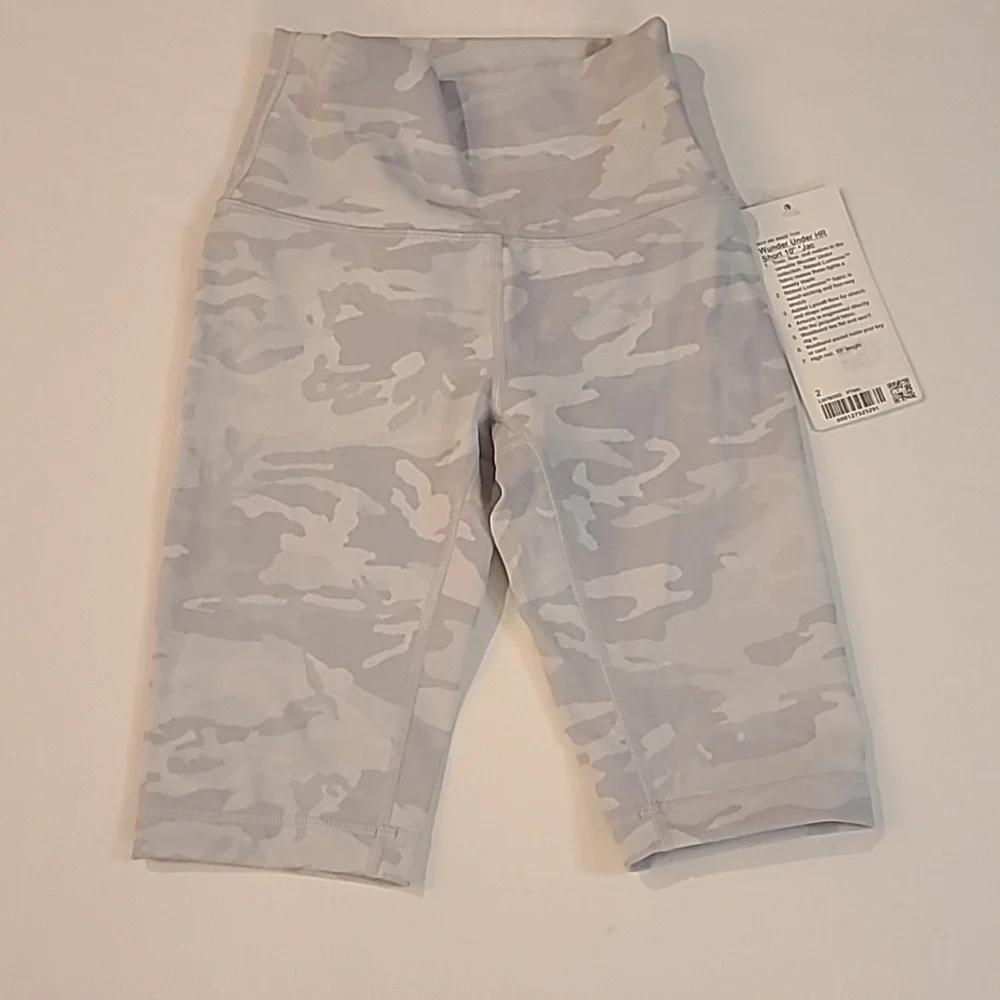 #131 NWT Lululemon White Camo Bike Shorts B1405
